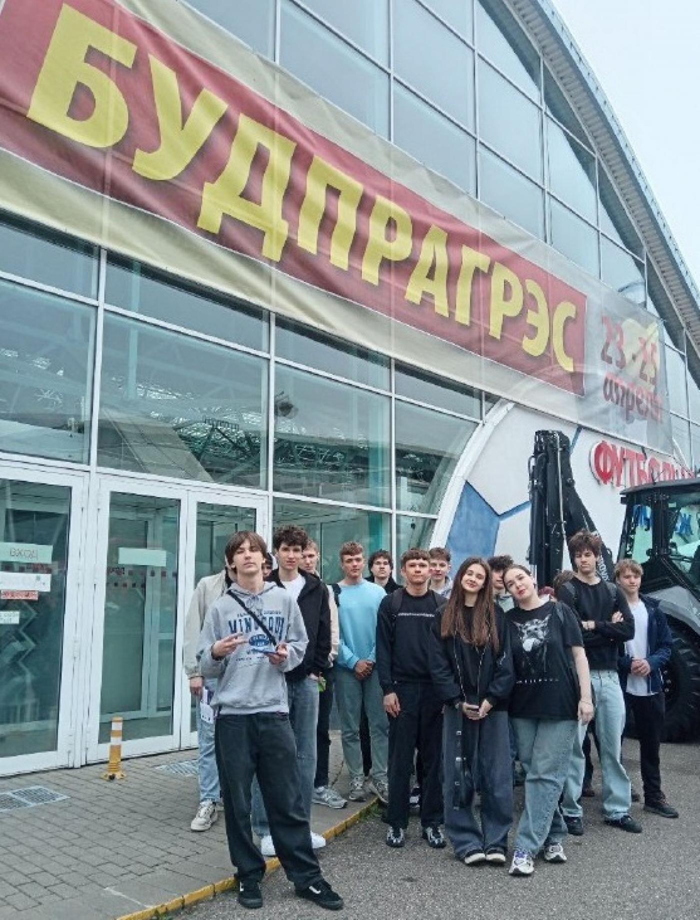 Студенты ИПФ посетили выставку «Будпрагрэс-2025»